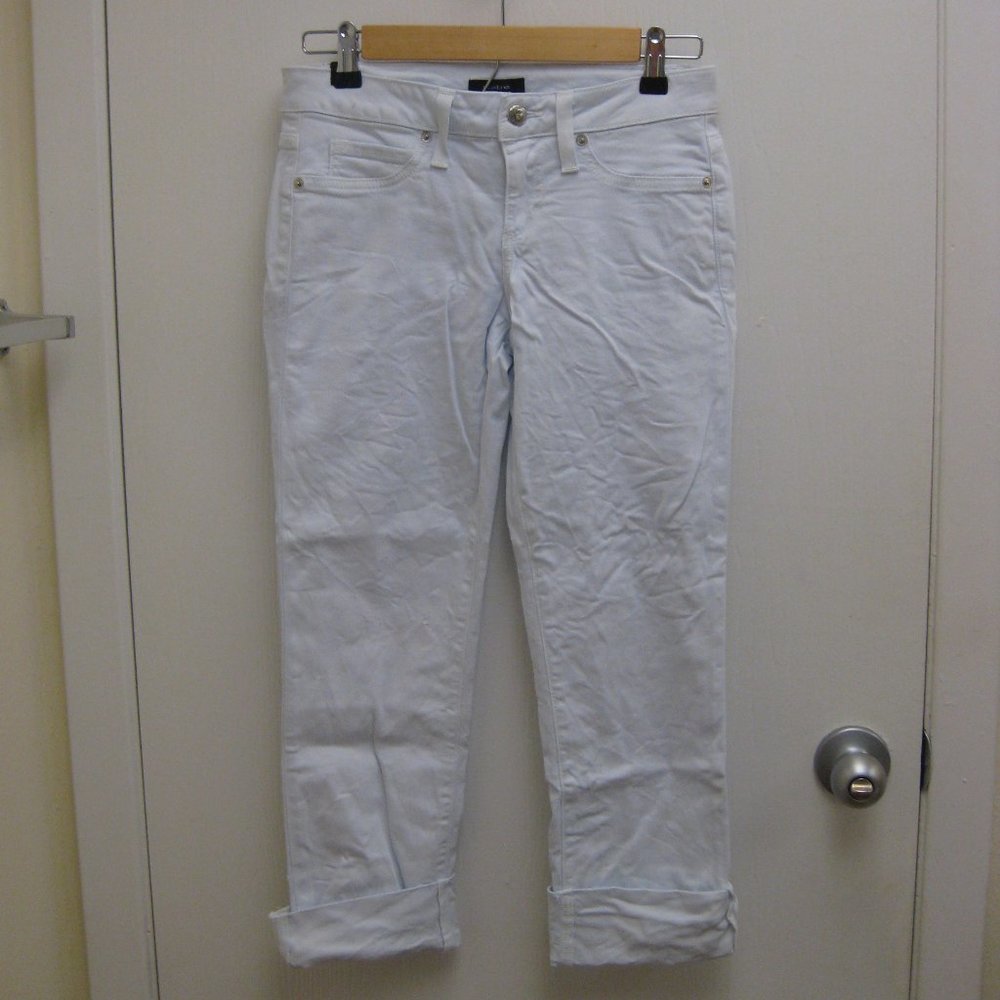 NWOT Bebe white Icon cuffed capri pants 26